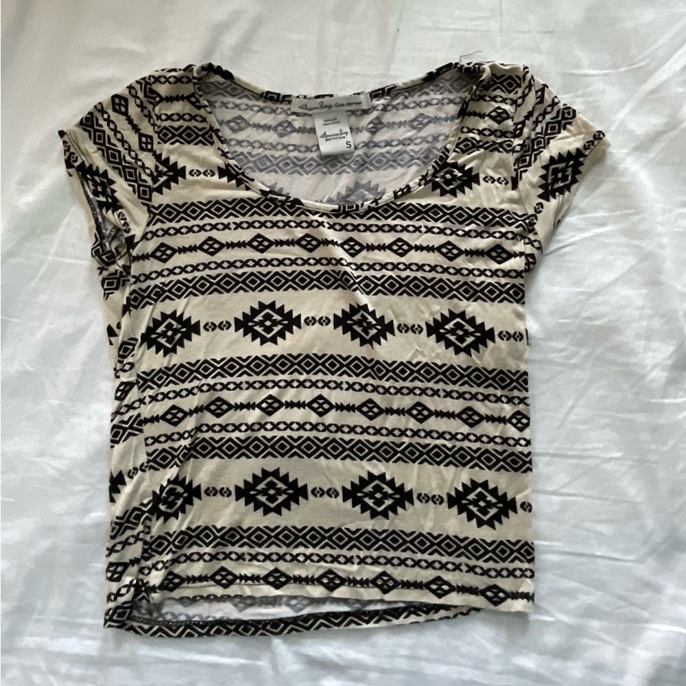 American Rag Black and Gray Fitted Graphic Tee